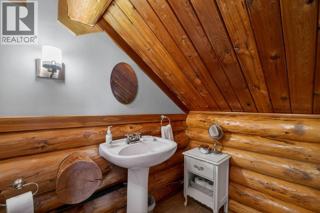 1421 10 Street SW, Salmon Arm