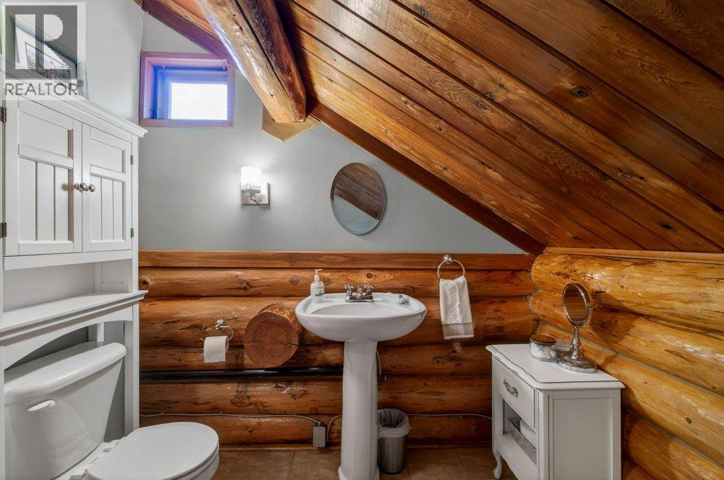 1421 10 Street SW, Salmon Arm