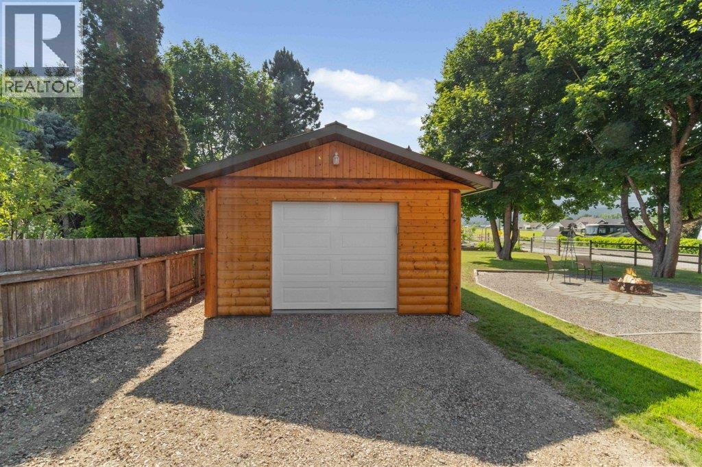 1421 10 Street SW, Salmon Arm