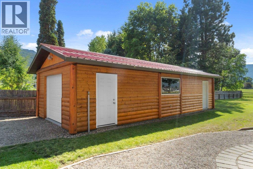 1421 10 Street SW, Salmon Arm