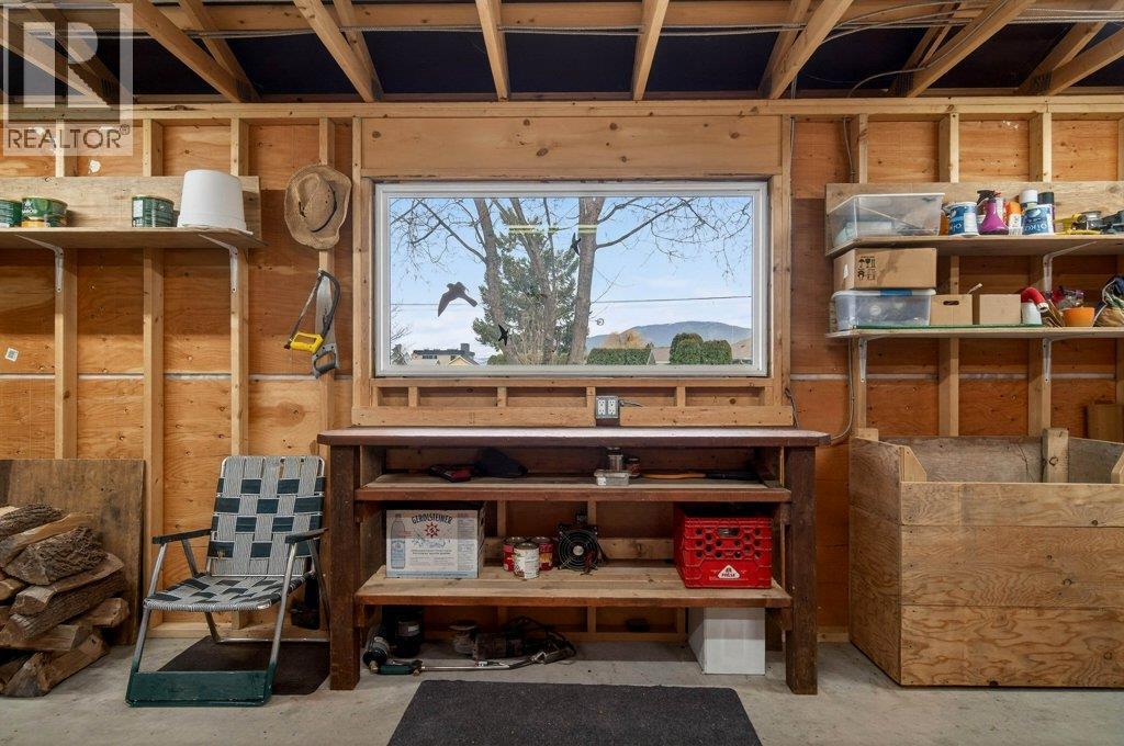 1421 10 Street SW, Salmon Arm