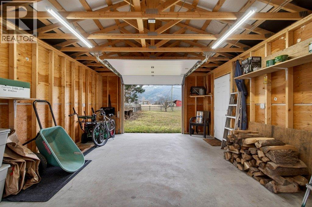 1421 10 Street SW, Salmon Arm