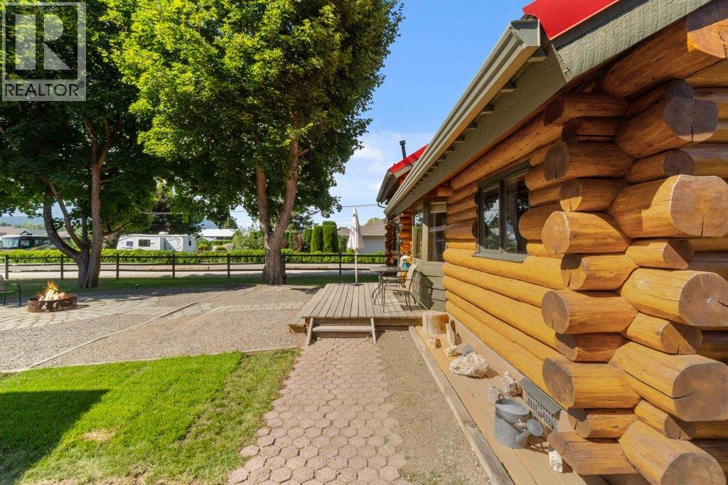 1421 10 Street SW, Salmon Arm