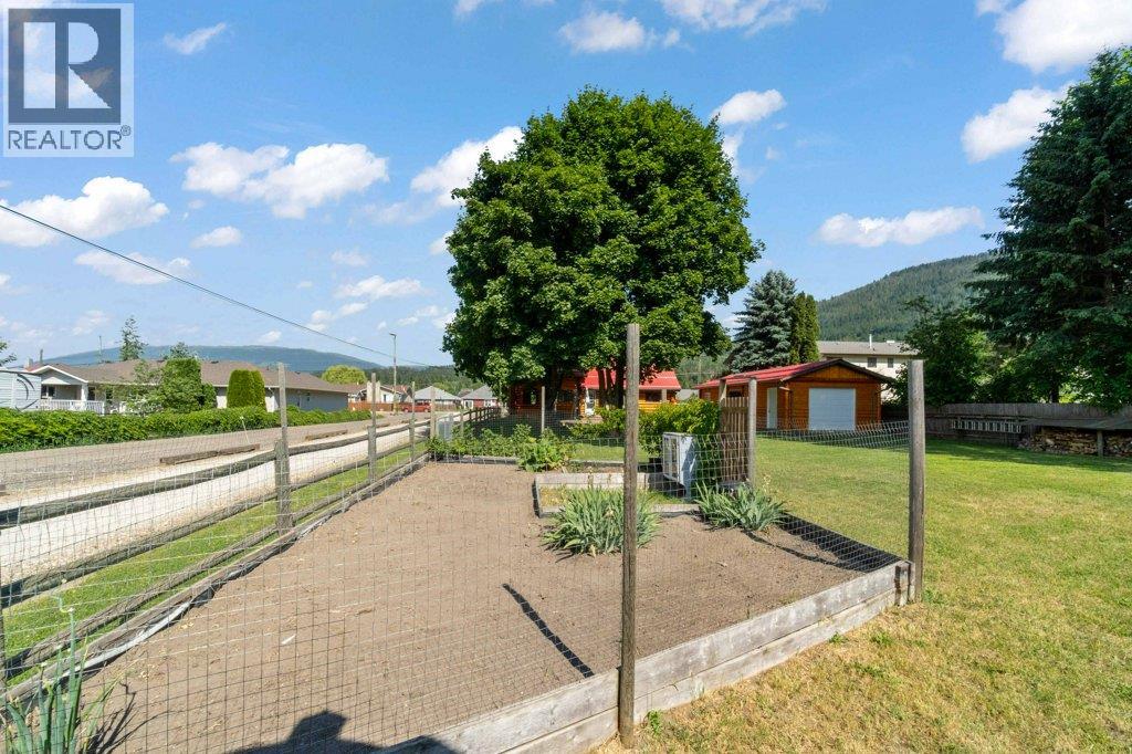 1421 10 Street SW, Salmon Arm