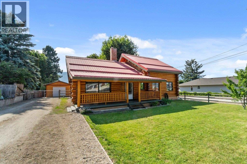 1421 10 Street SW, Salmon Arm