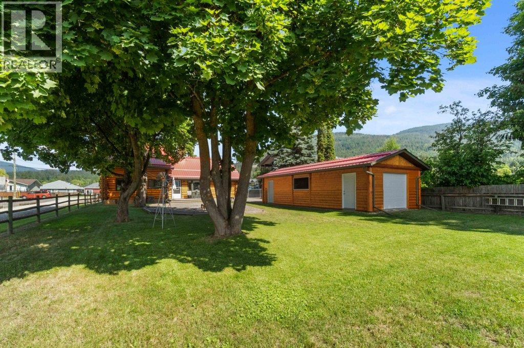 1421 10 Street SW, Salmon Arm