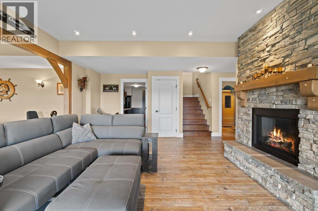 1401 65 Street SW, Salmon Arm