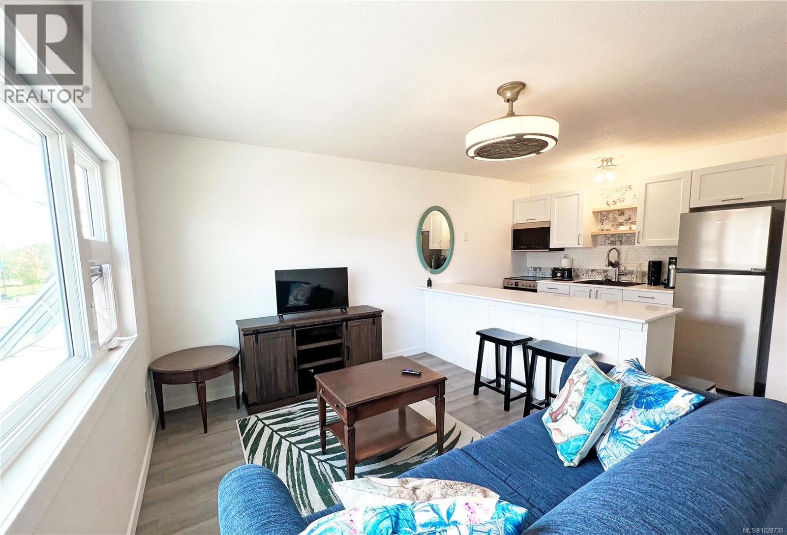 9736 Chemainus Rd - 10