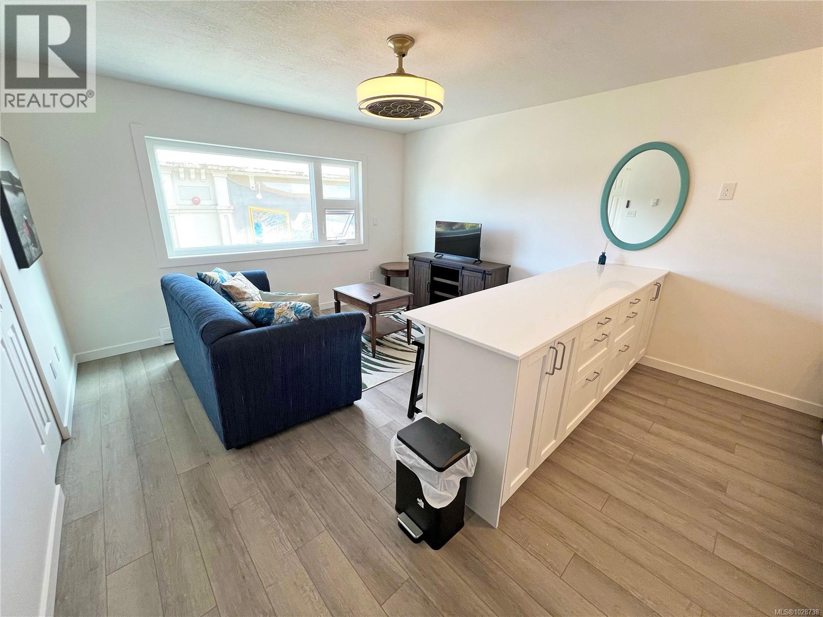 9736 Chemainus Rd - 11