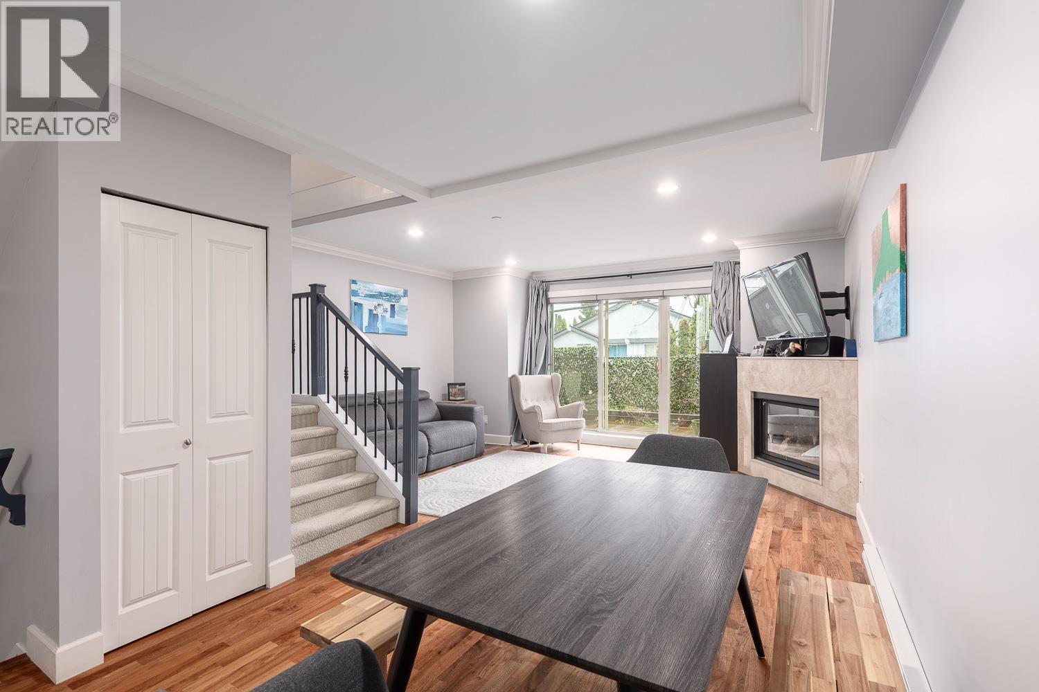 5 215 E 4TH STREET, North Vancouver