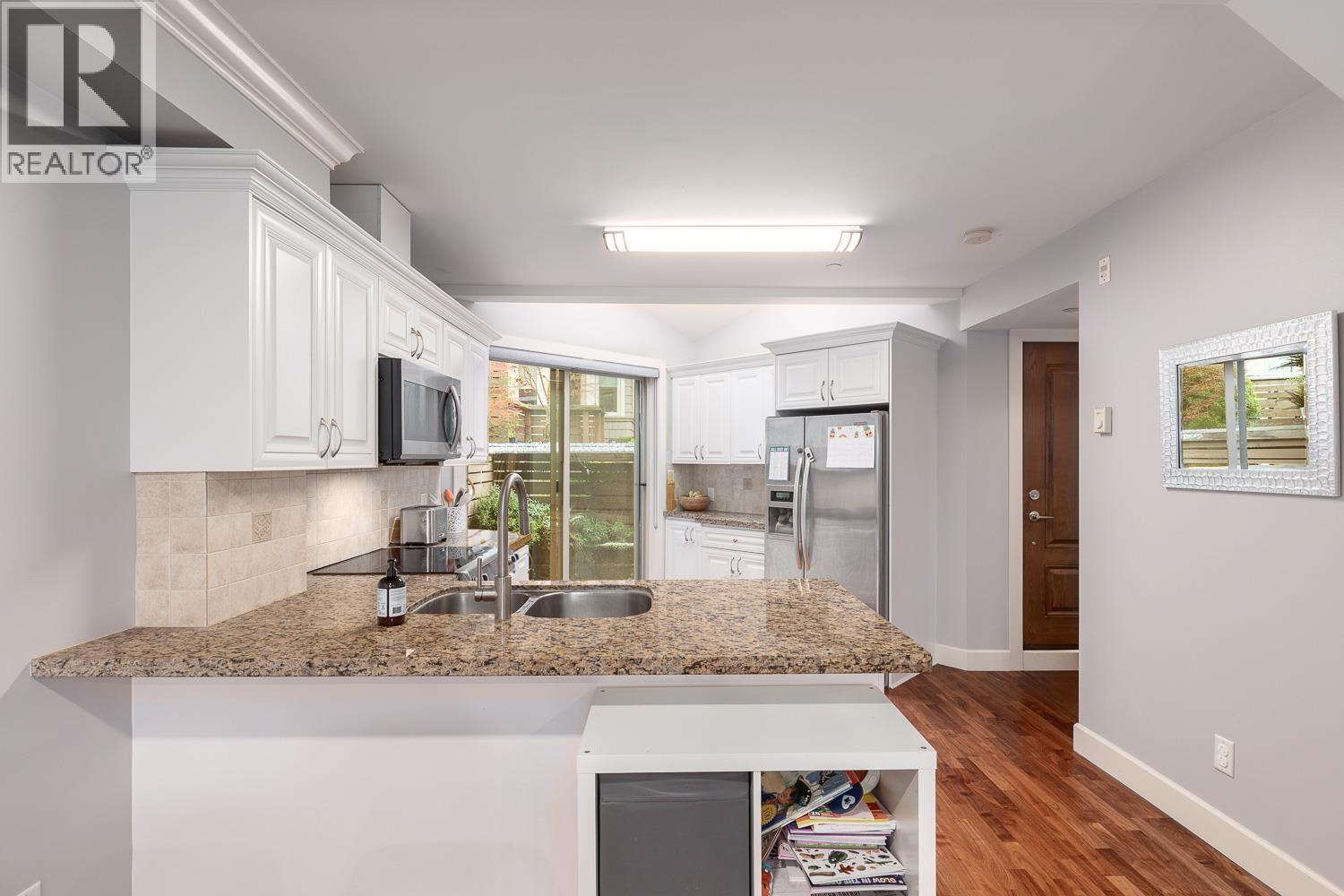 5 215 E 4TH STREET, North Vancouver