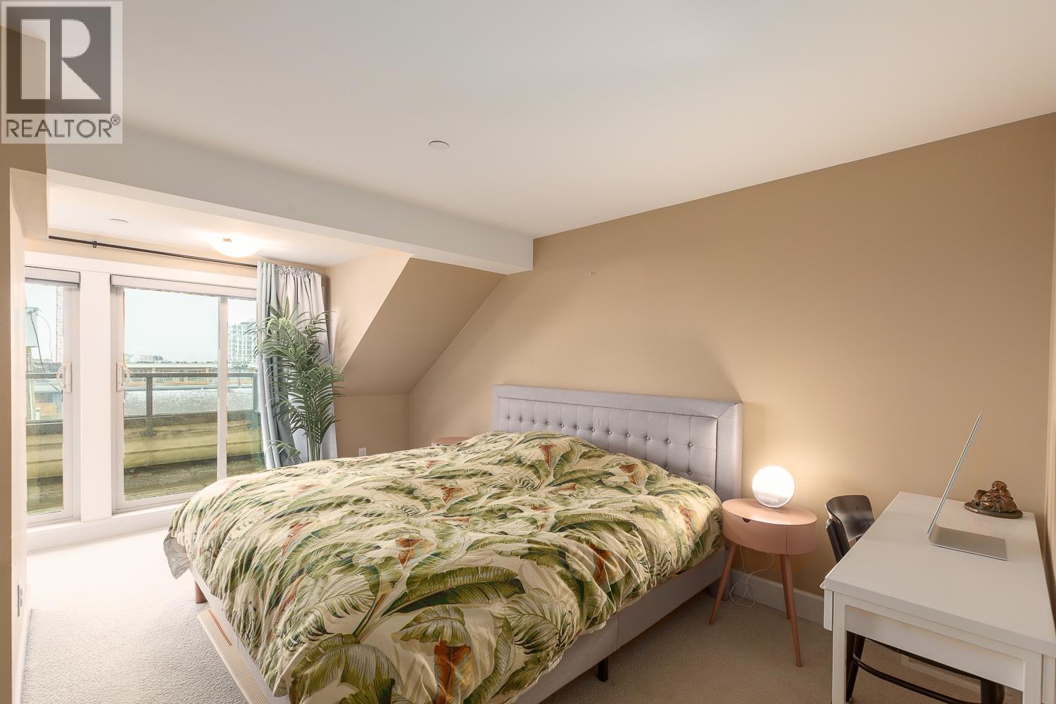 5 215 E 4TH STREET, North Vancouver