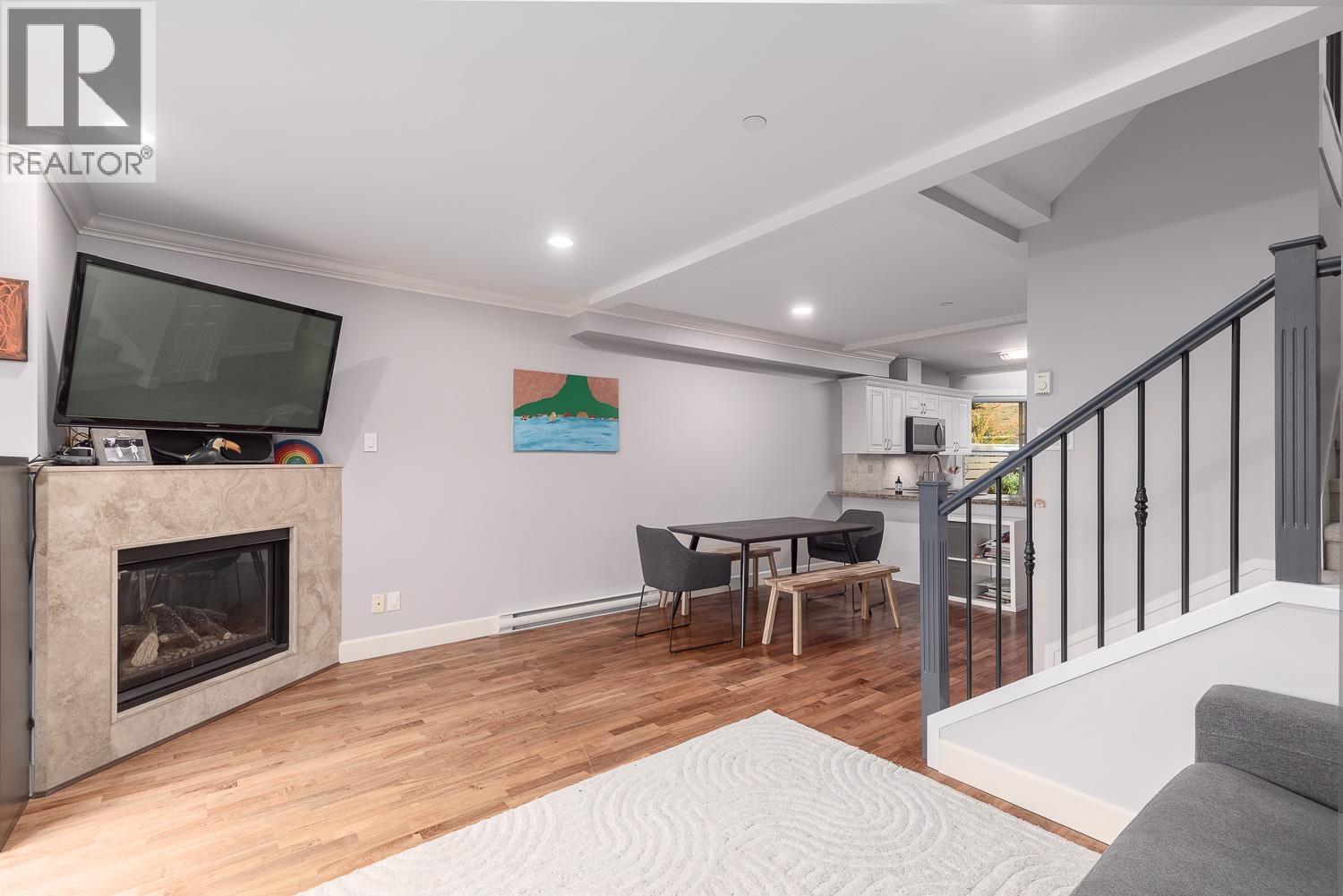 5 215 E 4TH STREET, North Vancouver