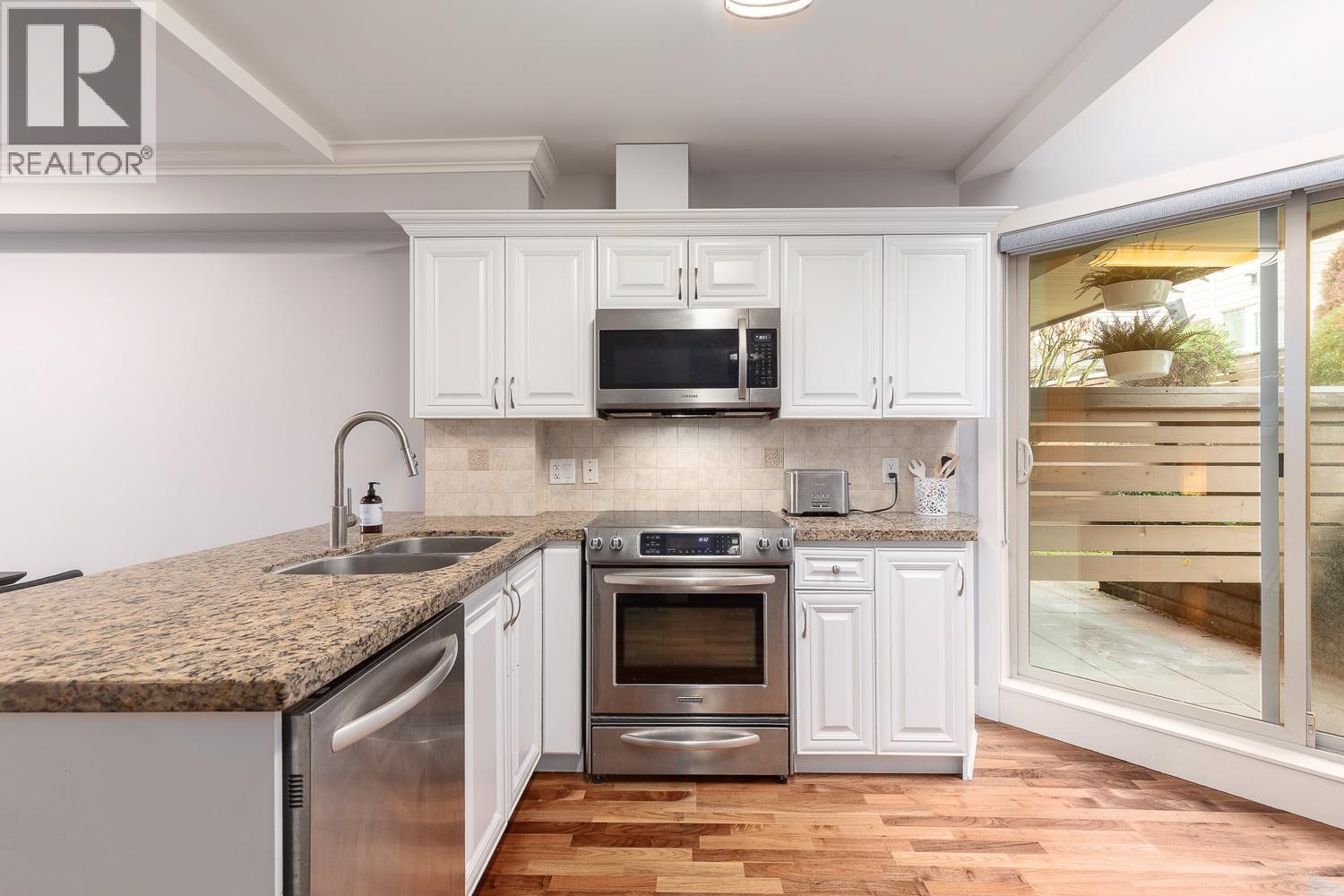 5 215 E 4TH STREET, North Vancouver