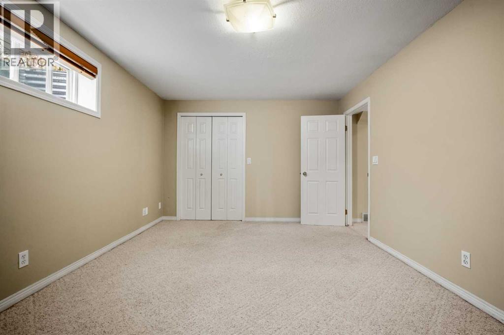 Single Family House Bungalow for Sale in  Deerbow Place SE Deer Run Calgary 