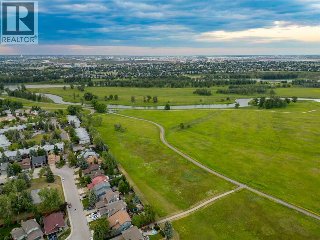 Single Family House Bungalow for Sale in  Deerbow Place SE Deer Run Calgary 