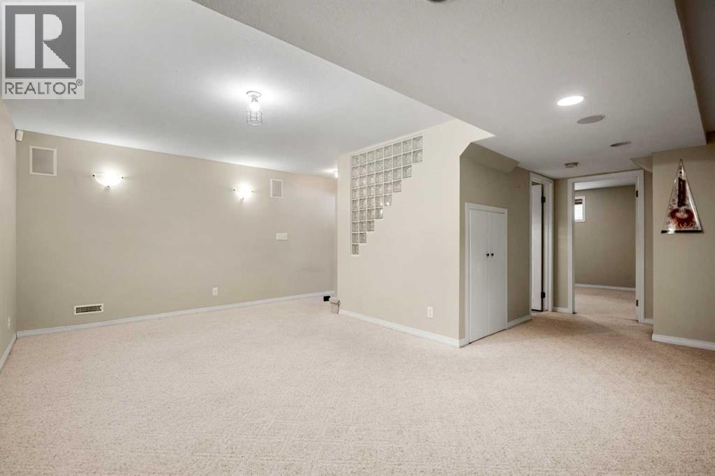 Single Family House Bungalow for Sale in  Deerbow Place SE Deer Run Calgary 