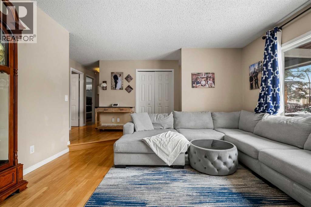 Single Family House Bungalow for Sale in  Deerbow Place SE Deer Run Calgary 