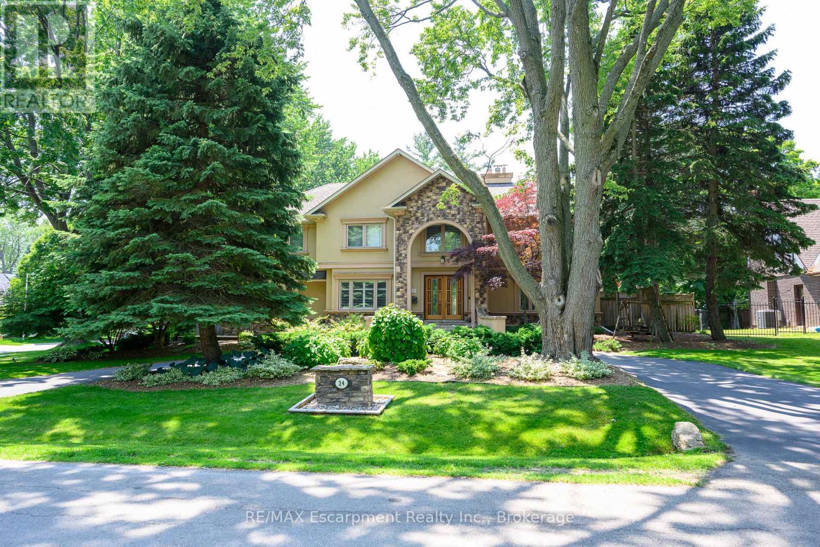 24 BIRKBANK DRIVE, Oakville (FD Ford), Ontario