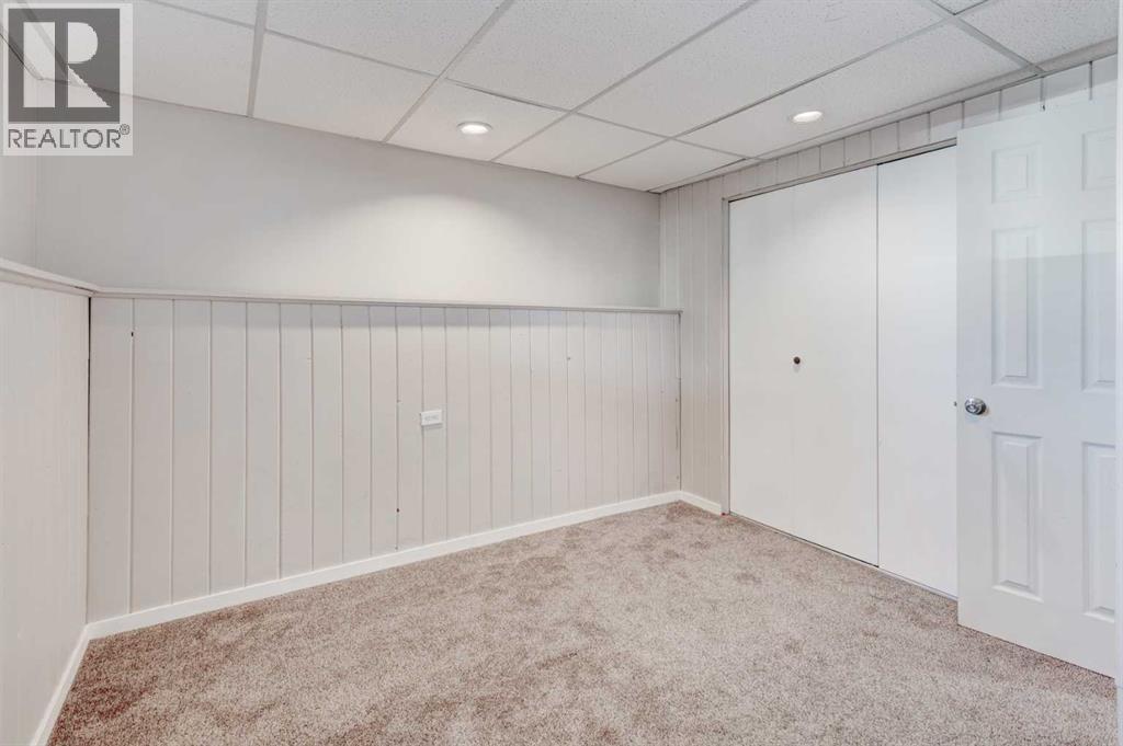 Single Family House Bi-level for Sale in  Midridge Gardens SE Midnapore Calgary 