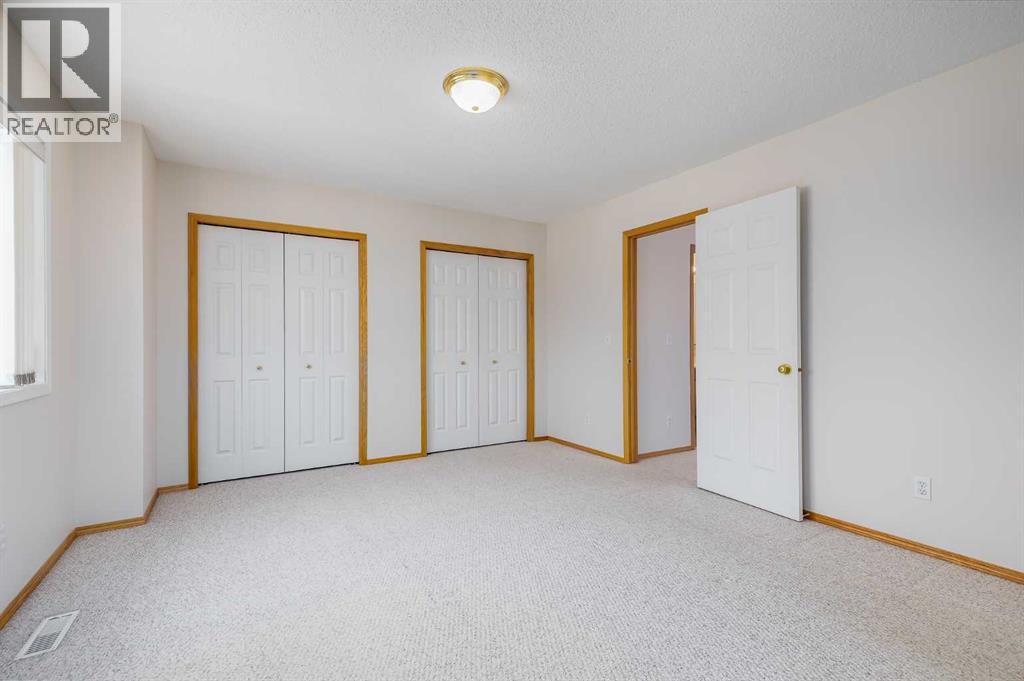 Single Family House 4 Level for Sale in  Rocky Ridge Court NW Rocky Ridge Calgary 