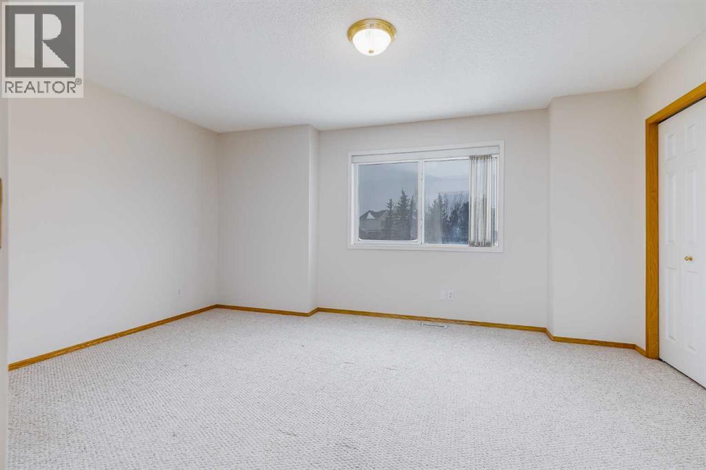 Single Family House 4 Level for Sale in  Rocky Ridge Court NW Rocky Ridge Calgary 