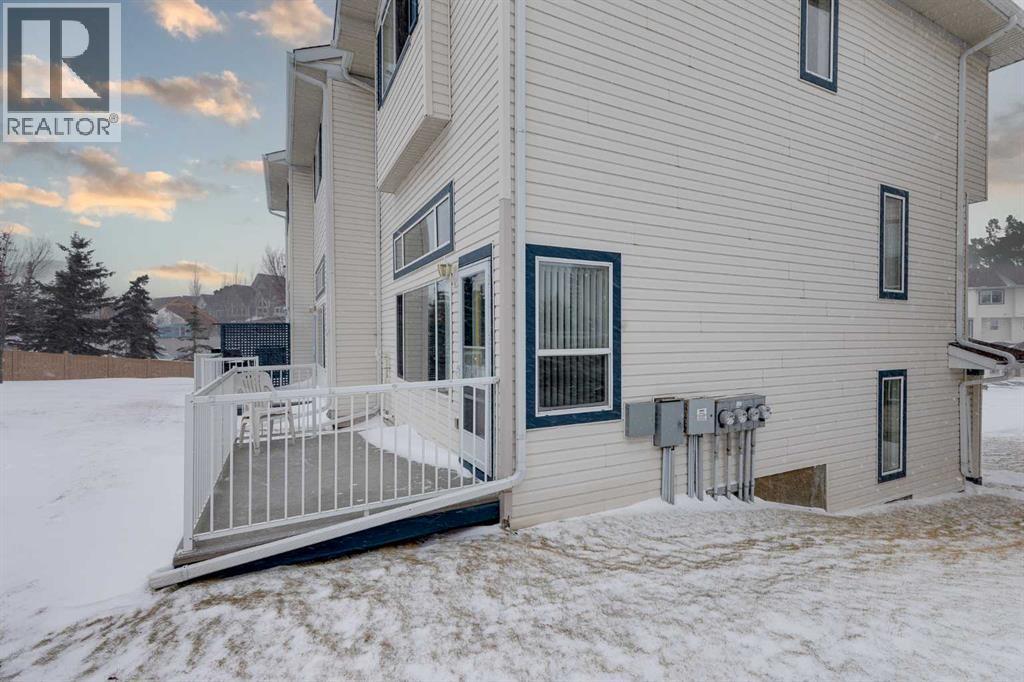 Single Family House 4 Level for Sale in  Rocky Ridge Court NW Rocky Ridge Calgary 