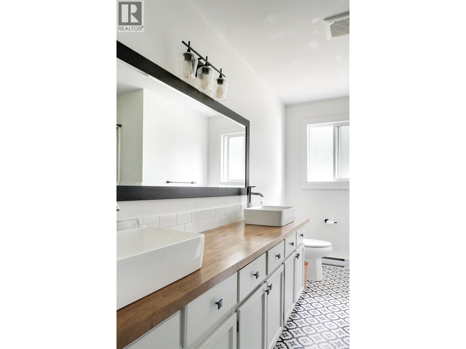 60 ANGLE STREET, Kitimat