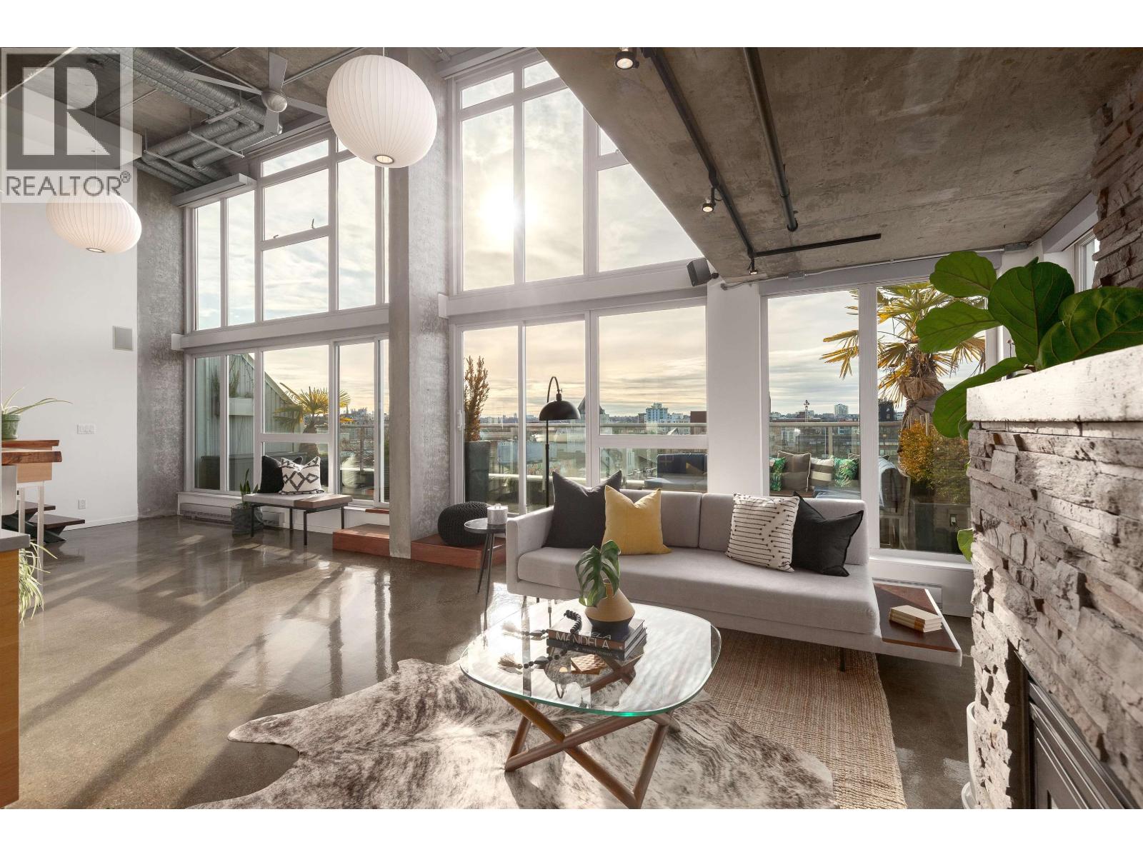 1002 289 ALEXANDER Street - photo 2