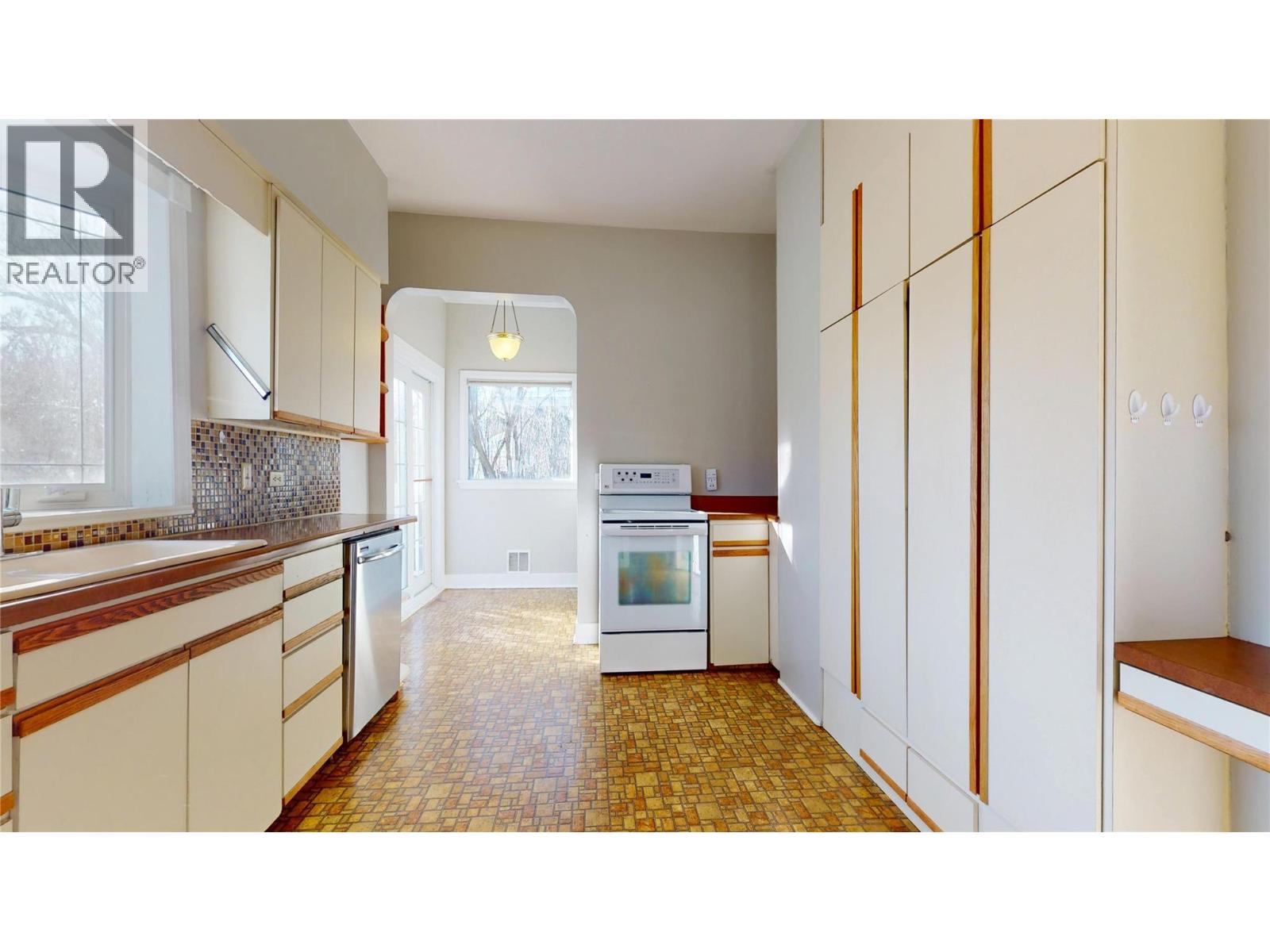 216 14TH AVENUE S - 21