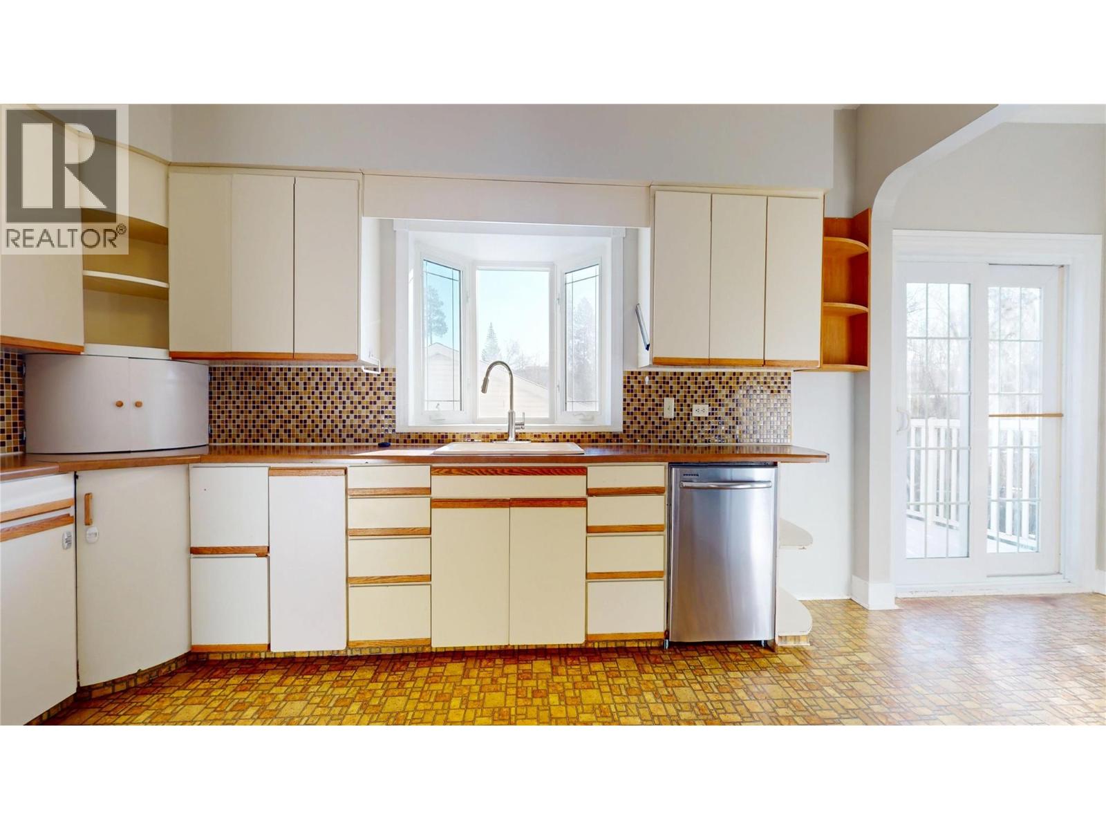 216 14TH AVENUE S - 18