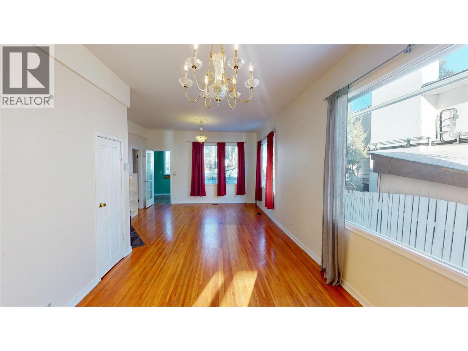 216 14TH AVENUE S - 9