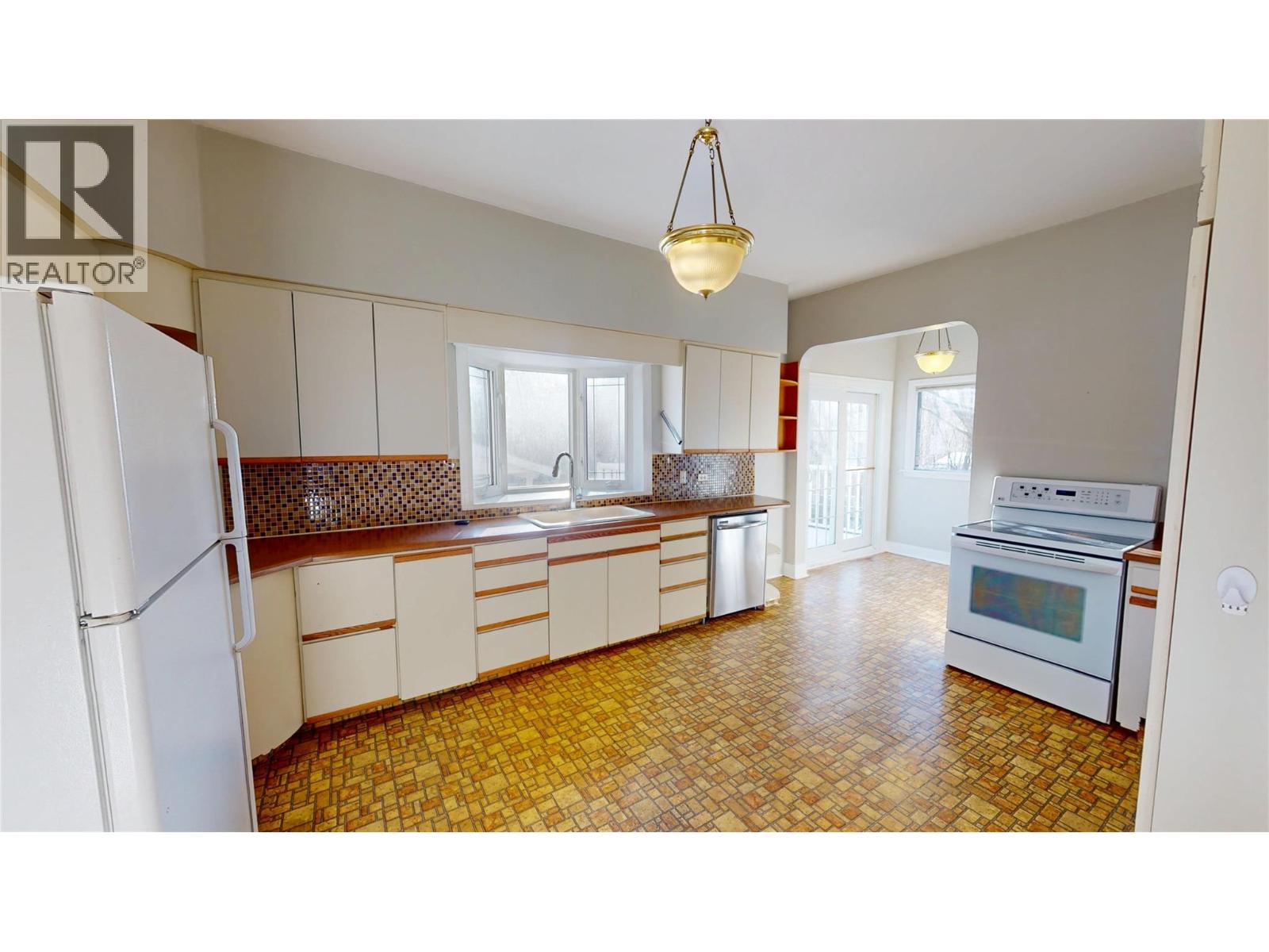 216 14TH AVENUE S - 17