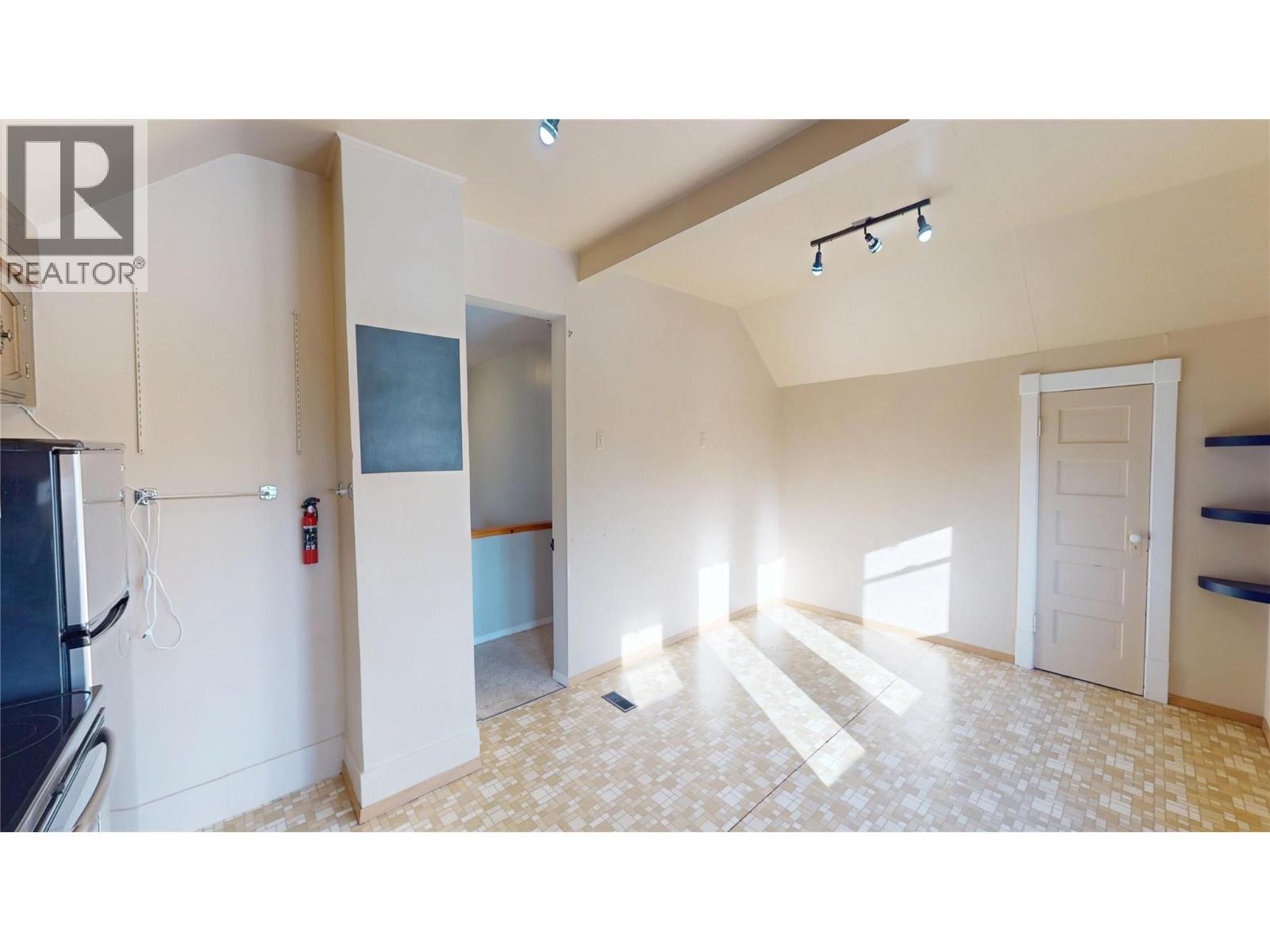 216 14TH AVENUE S - 31