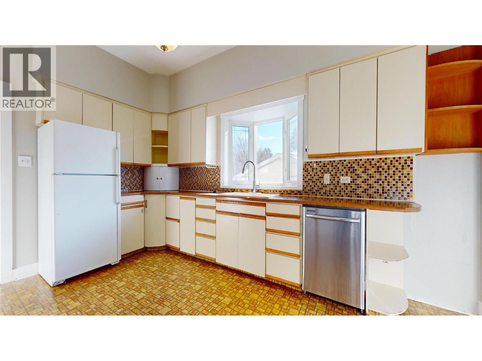 216 14TH AVENUE S - 19