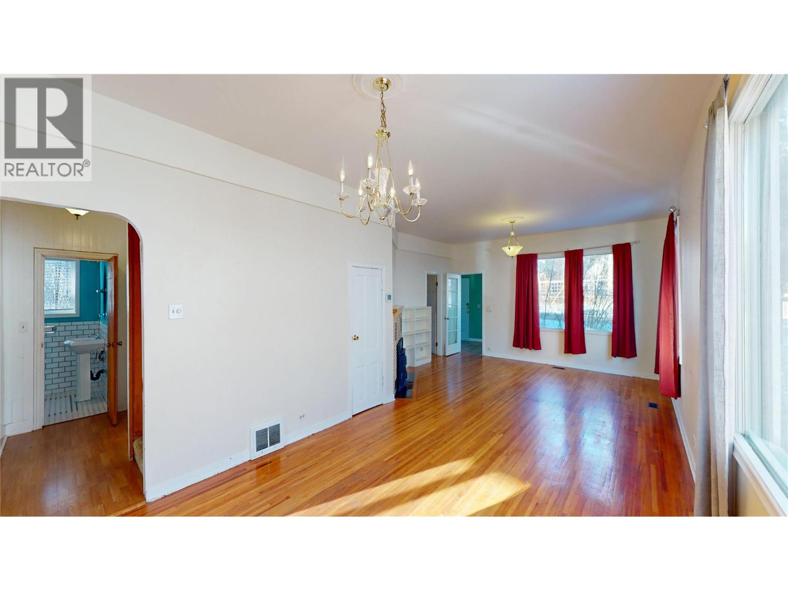 216 14TH AVENUE S - 10