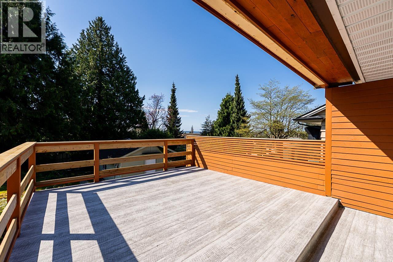 1126 KINGS AVENUE, West Vancouver