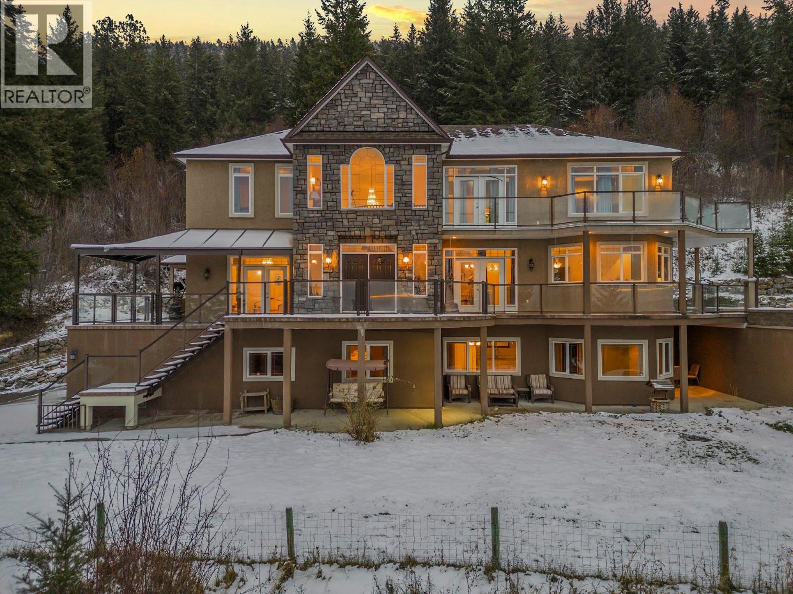 5475/5477 Kingsview Road - 1