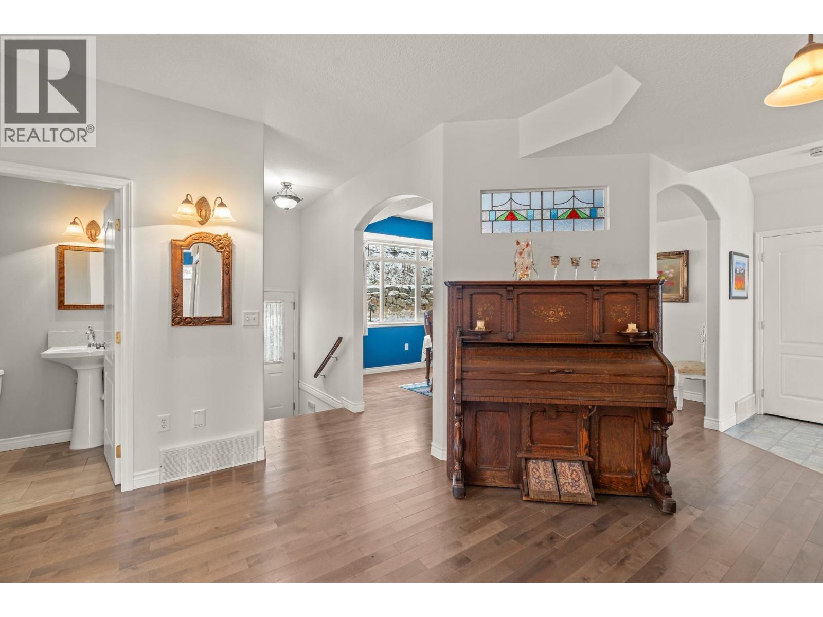 5475/5477 Kingsview Road - 13
