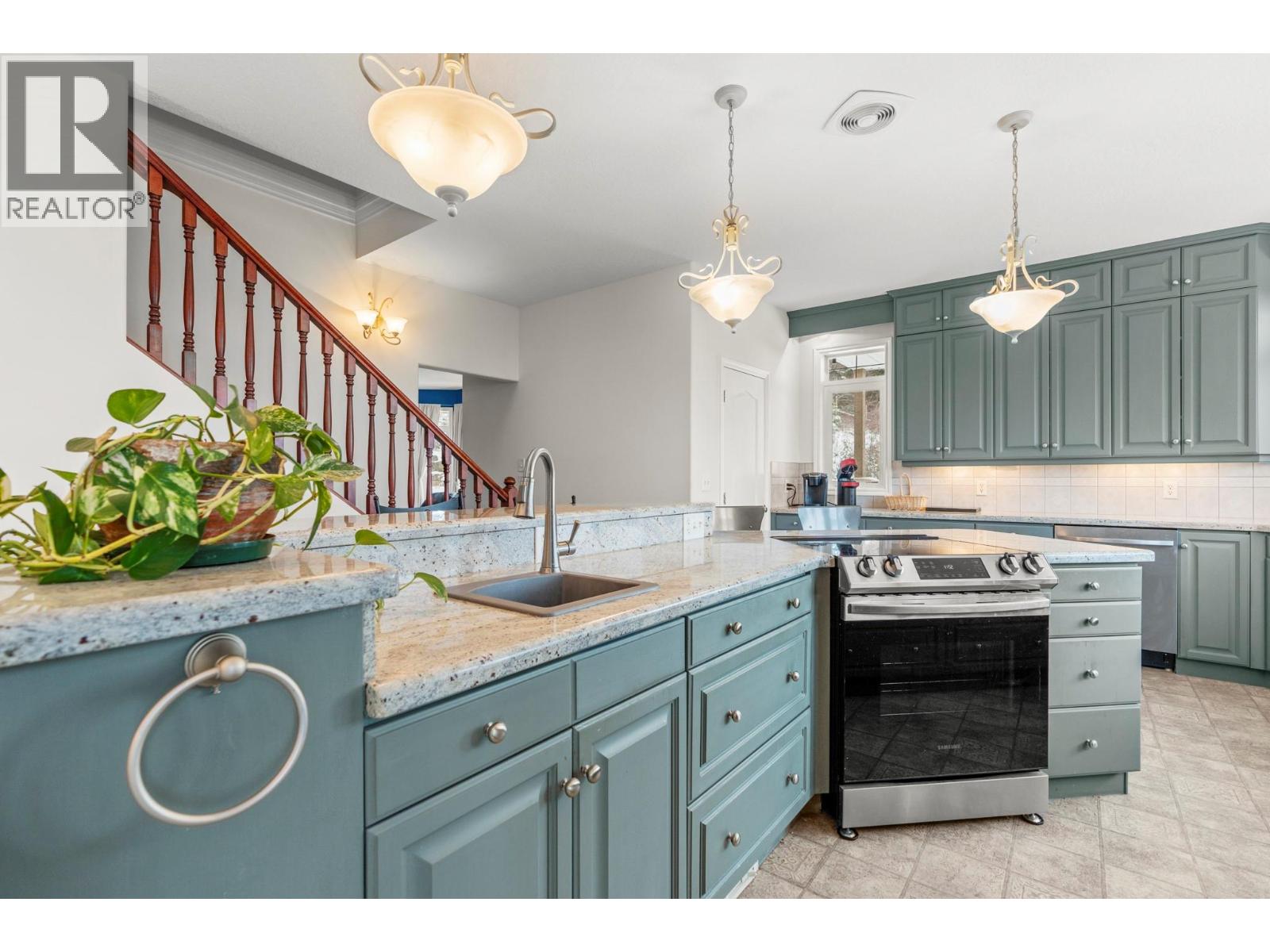 5475/5477 Kingsview Road - 20