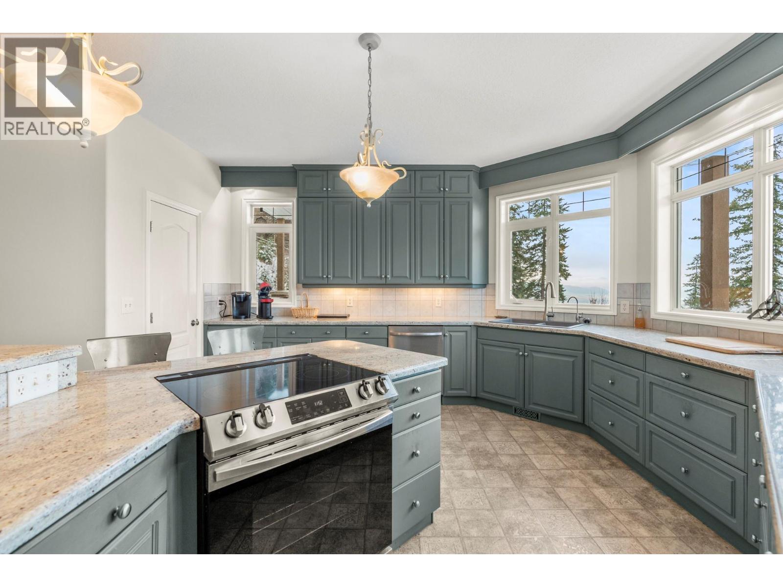 5475/5477 Kingsview Road - 22