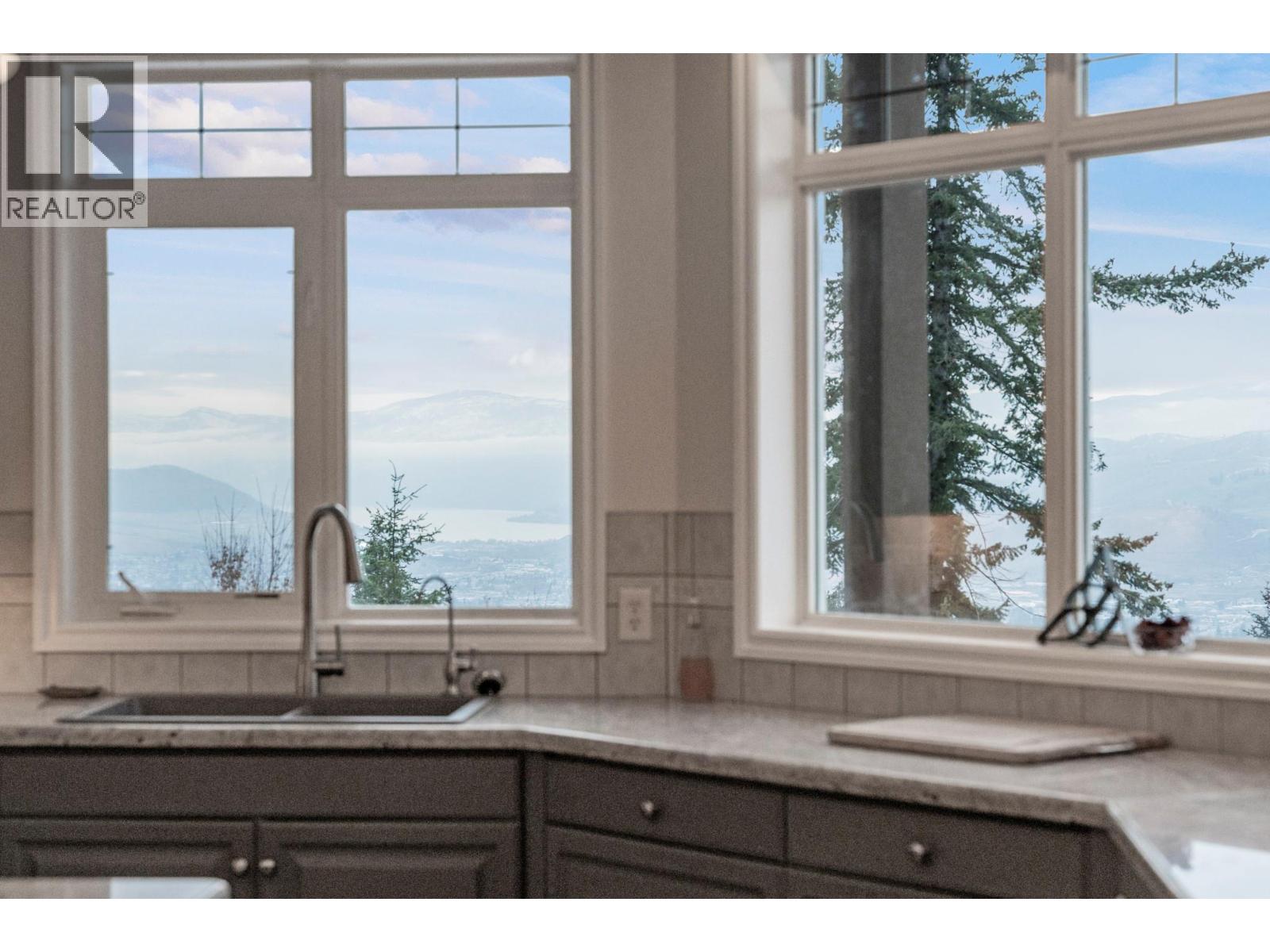 5475/5477 Kingsview Road - 24