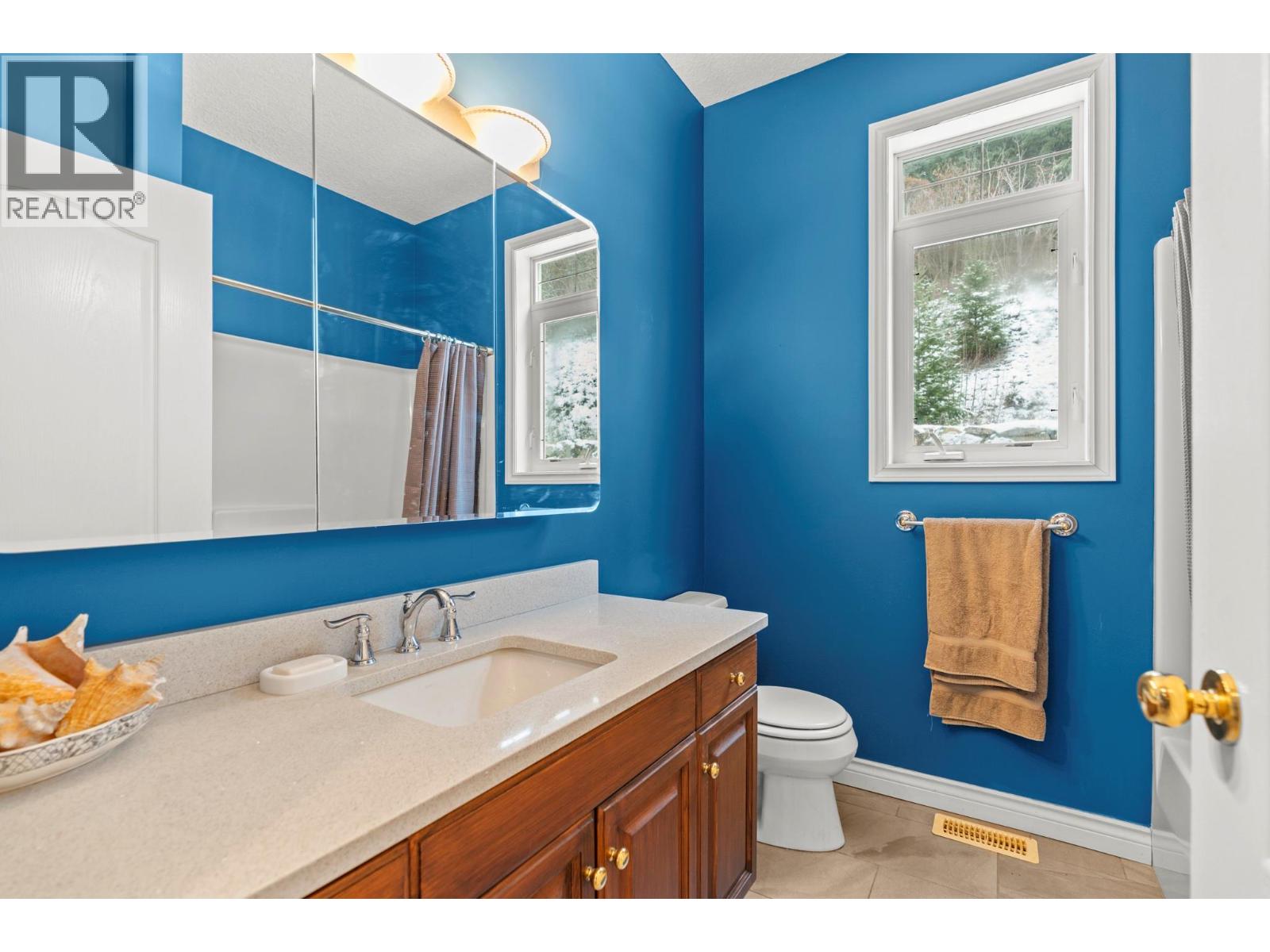 5475/5477 Kingsview Road - 28