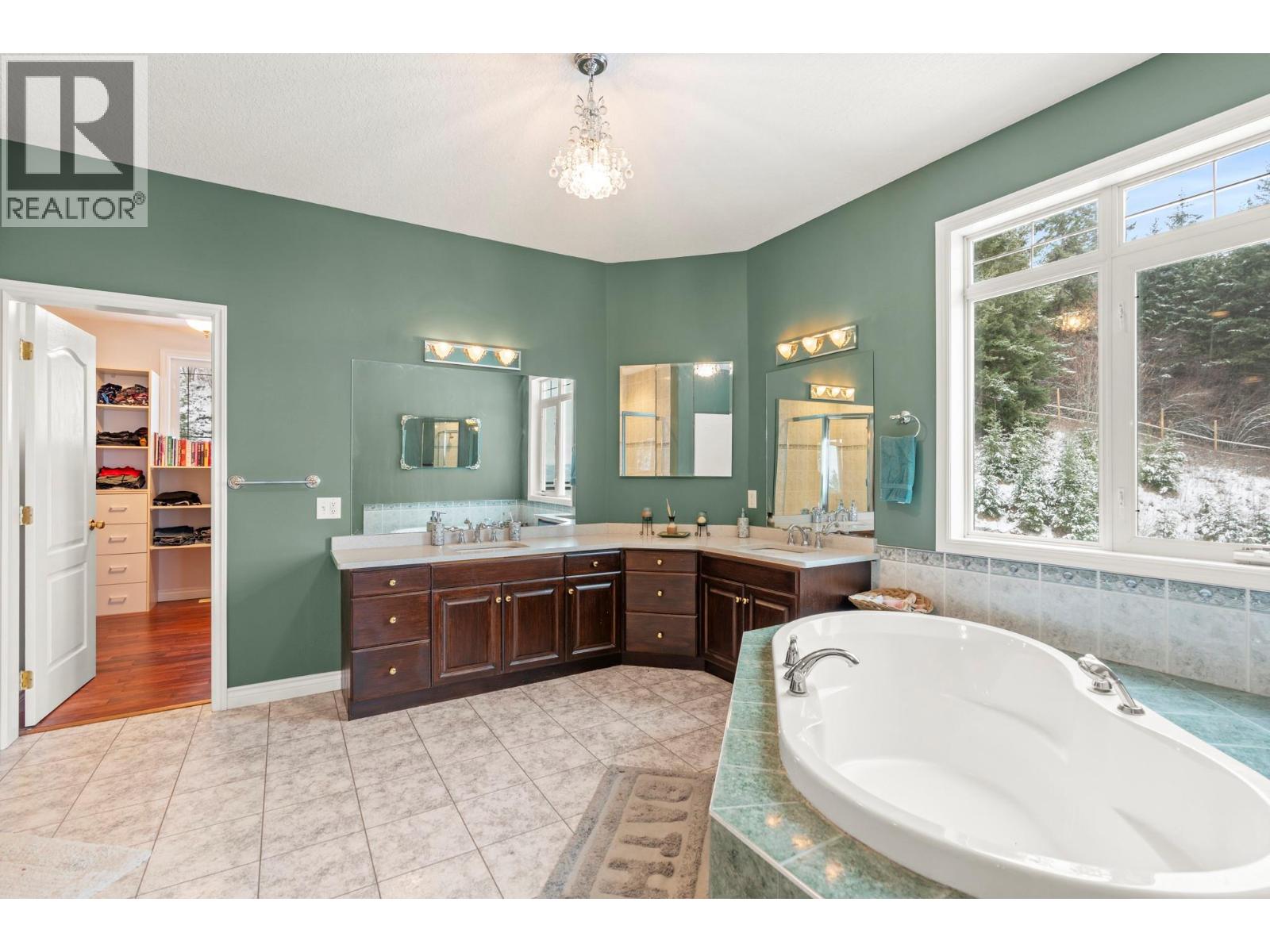 5475/5477 Kingsview Road - 41
