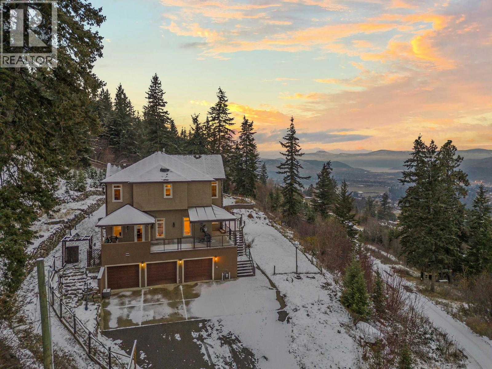 5475/5477 Kingsview Road - 5