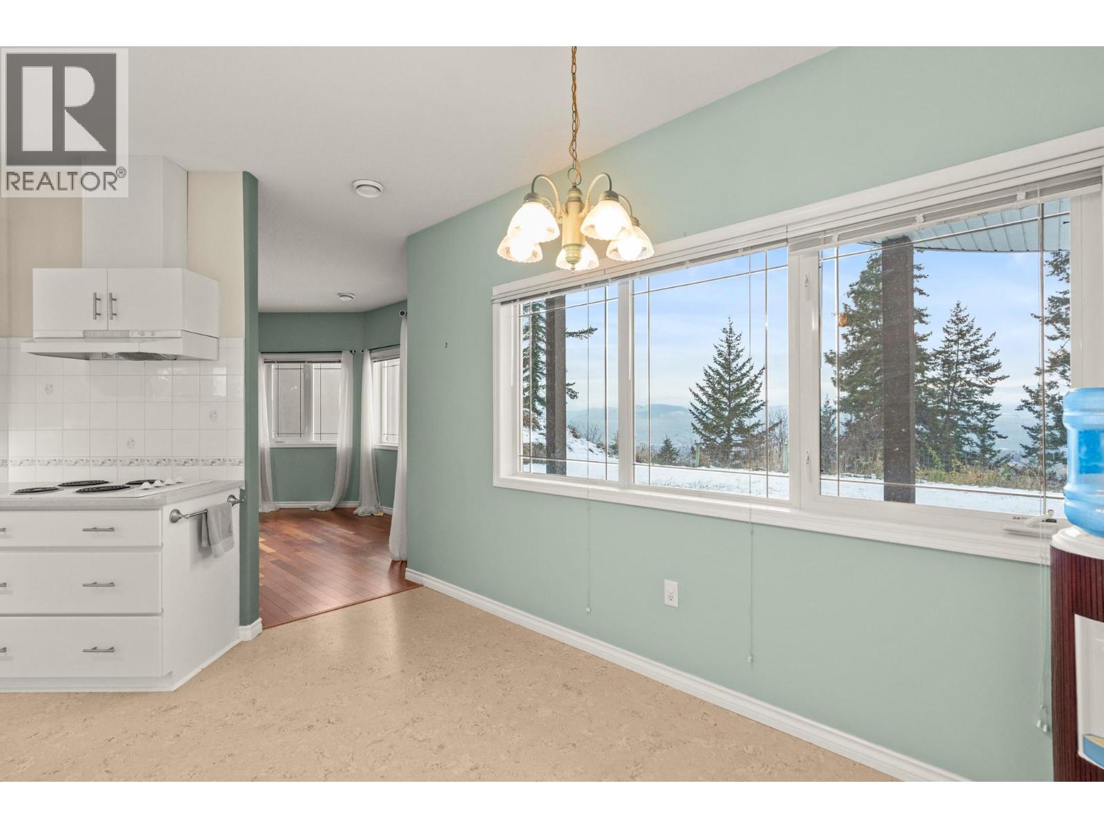 5475/5477 Kingsview Road - 54