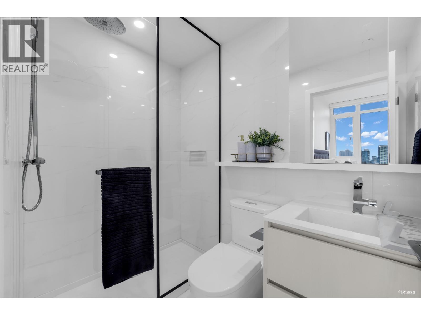 702 8415 GRANVILLE STREET