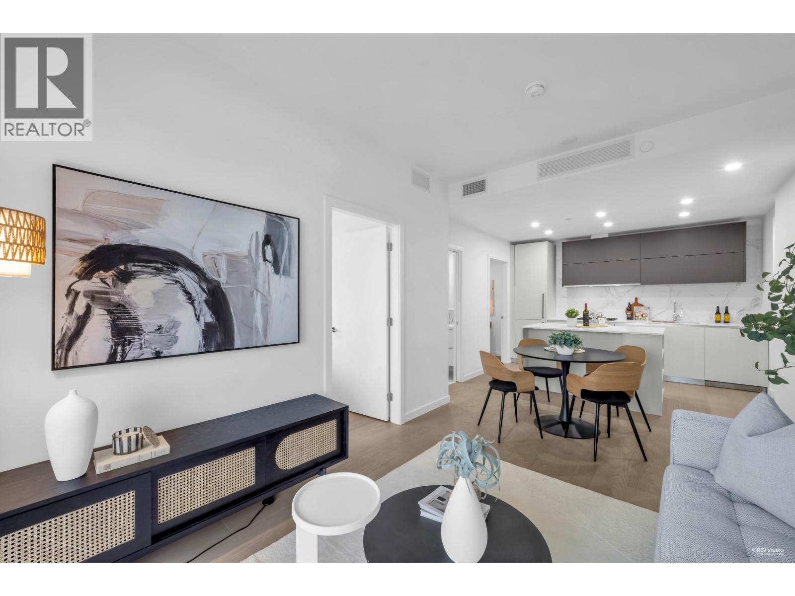 708 8415 GRANVILLE STREET