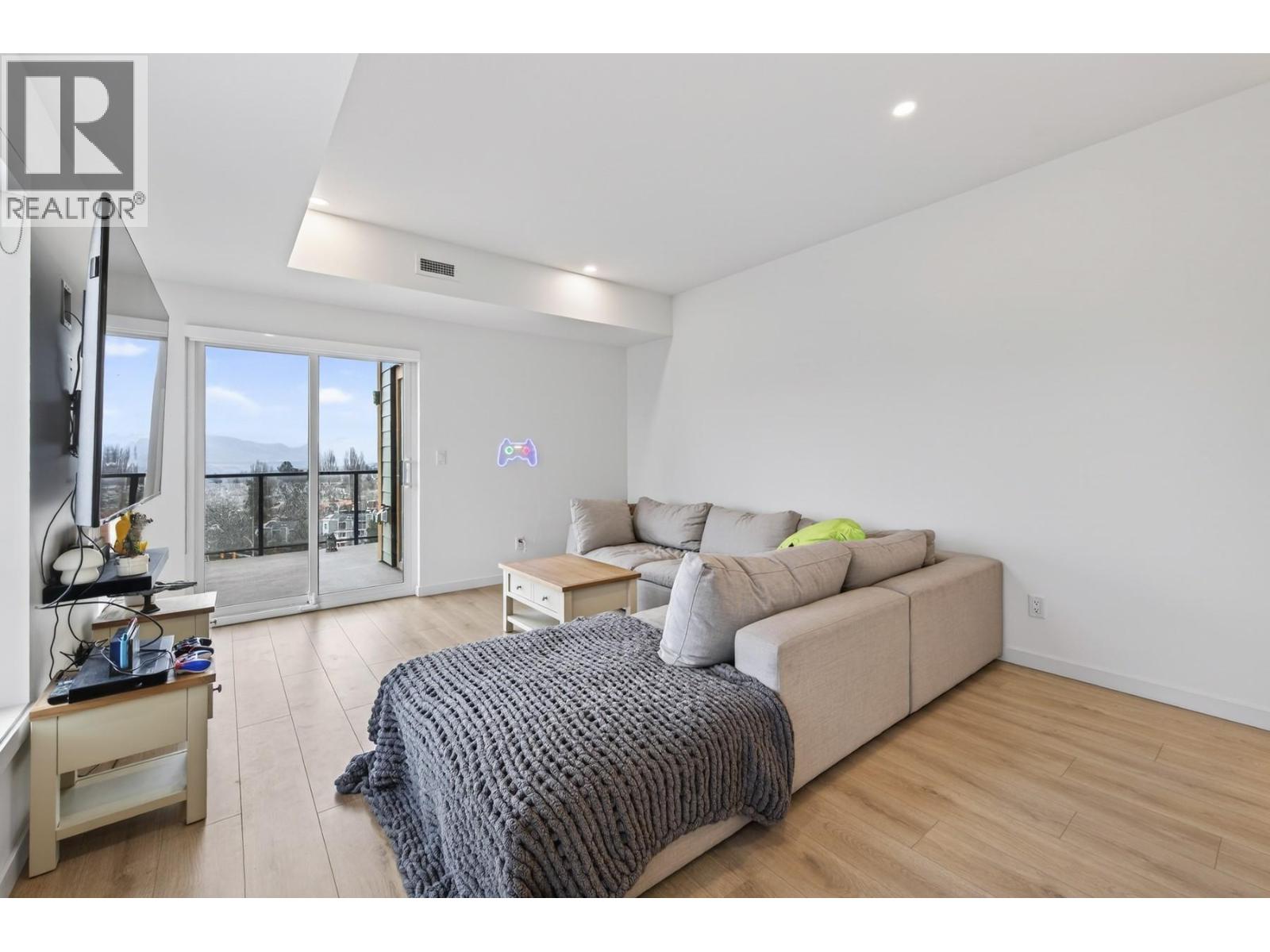 #3405 1405 SPRINGHILL DRIVE - 12