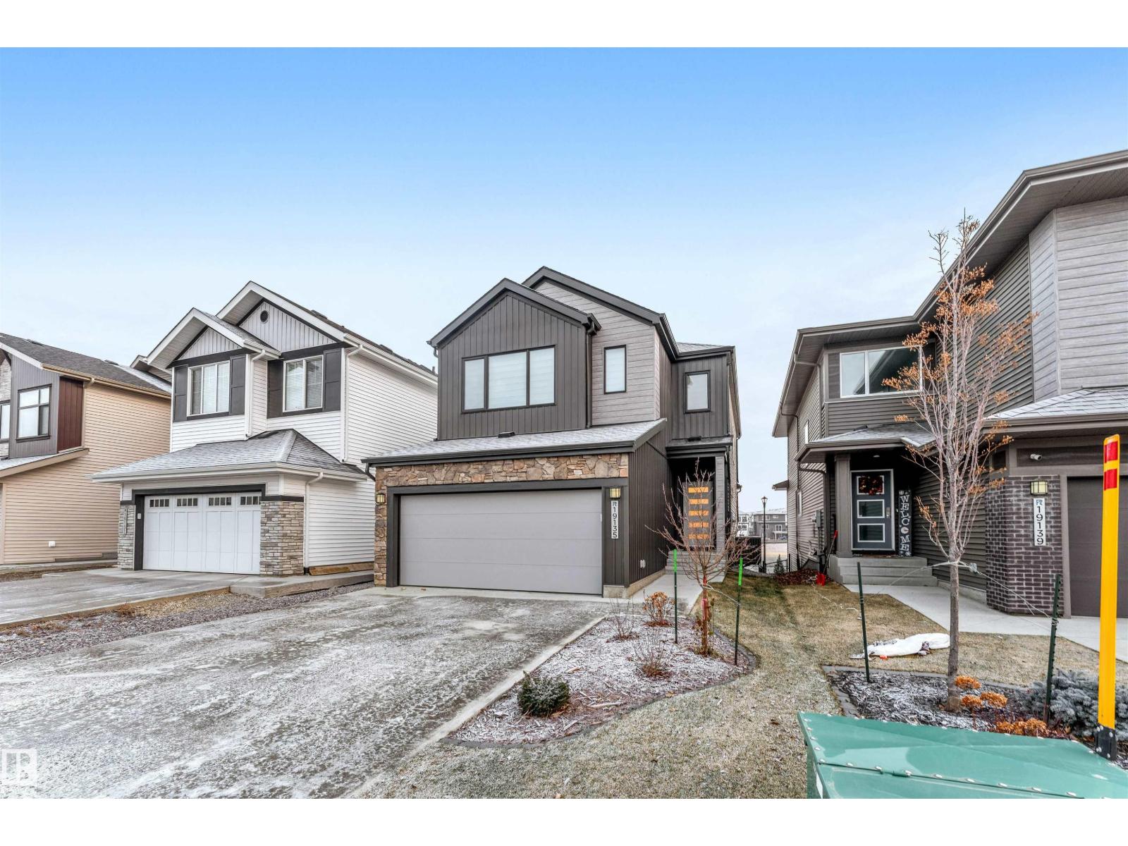 19135 22 AV NW - 1